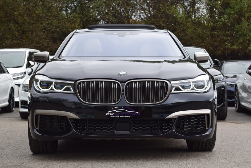 BMW M760Li 6.6 V12 XDRIVE PETROL AUTOMATIC BMW SERVICE HISTORY
