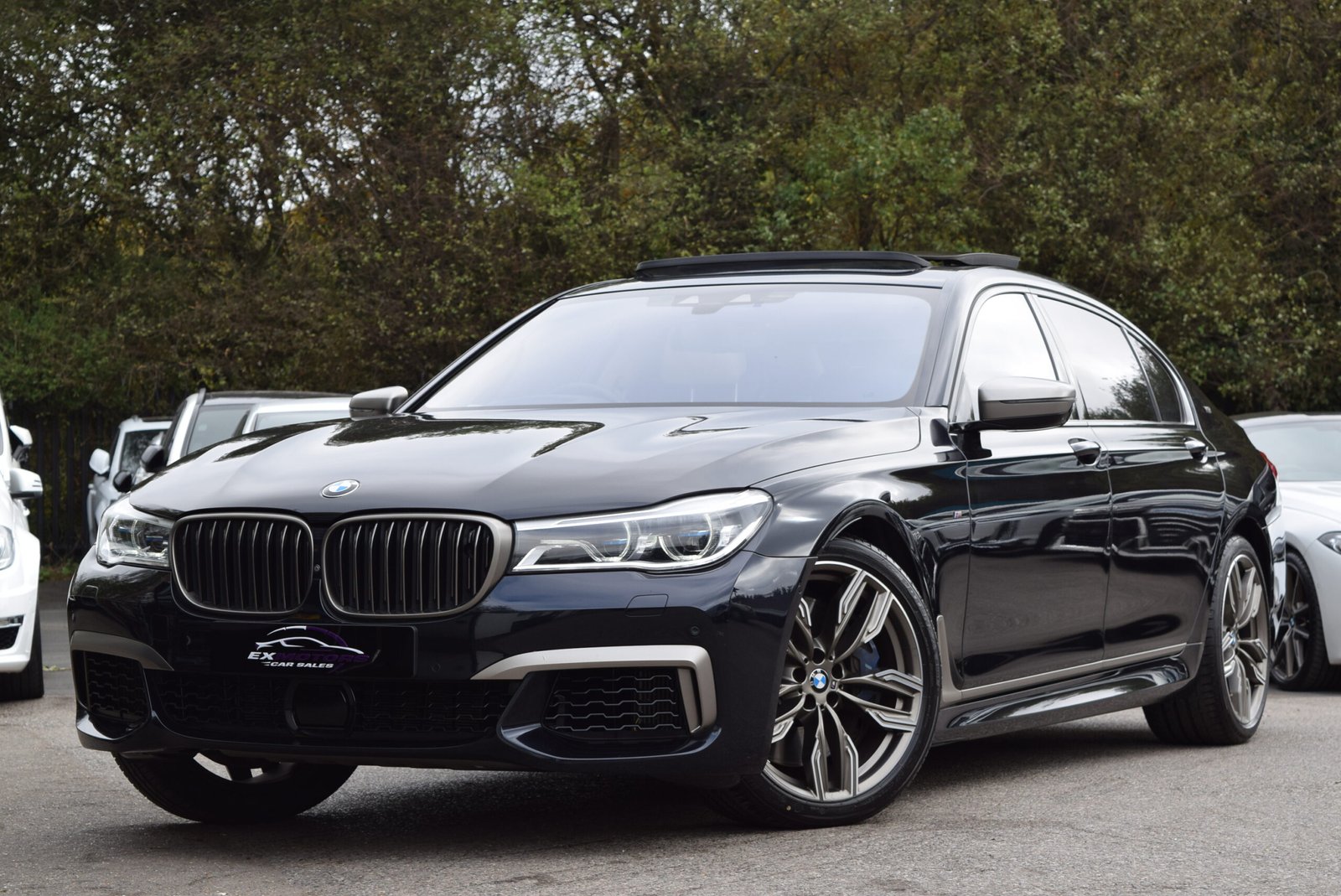 BMW M760Li 6.6 V12 XDRIVE PETROL AUTOMATIC BMW SERVICE HISTORY